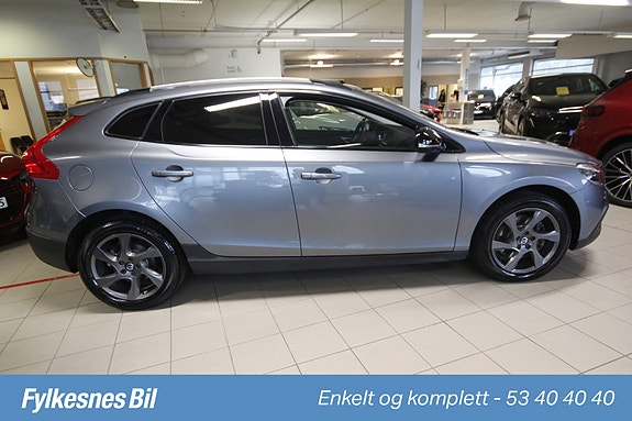 Volvo V40 Cross Country 3 of 18