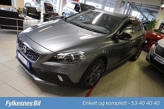 Volvo V40 Cross Country 2 of 18