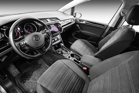 Volkswagen Touran 10 of 30