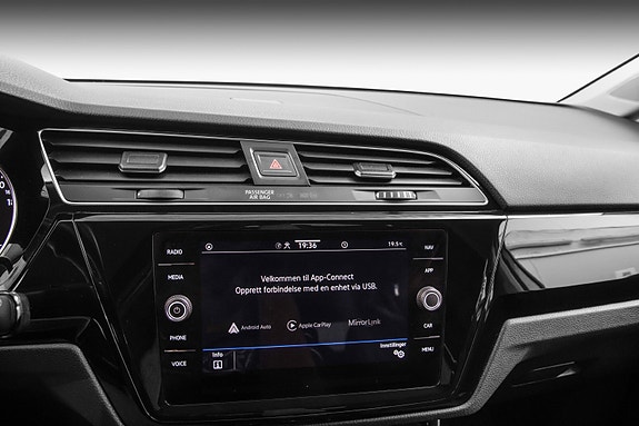 Volkswagen Touran 30 of 30