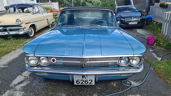 Oldsmobile 2 of 5