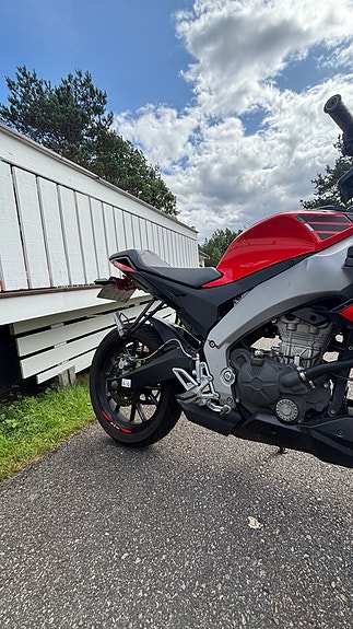 Aprilia RS 125 Tuono 17 of 20