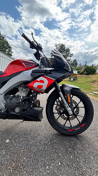 Aprilia RS 125 Tuono 14 of 20