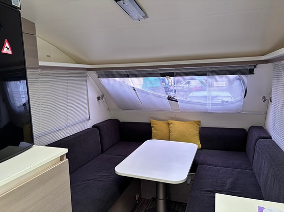 Adria Action 361 LH 3 of 6
