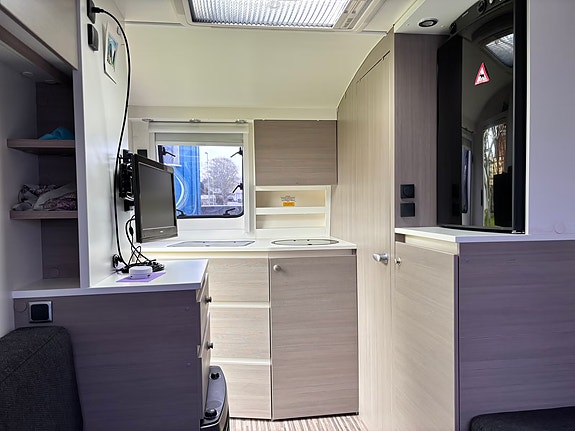 Adria Action 361 LH 2 of 6