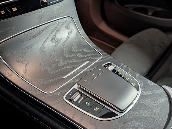 Mercedes-Benz GLC300 e 20 of 27
