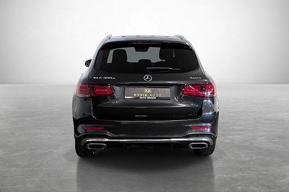 Mercedes-Benz GLC300 e 7 of 27