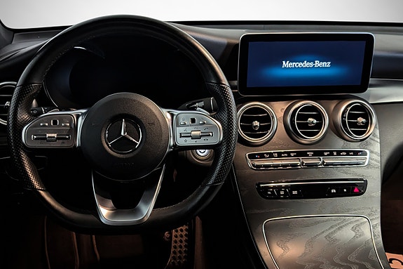 Mercedes-Benz GLC300 e 13 of 27