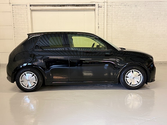 Honda e 2 of 5