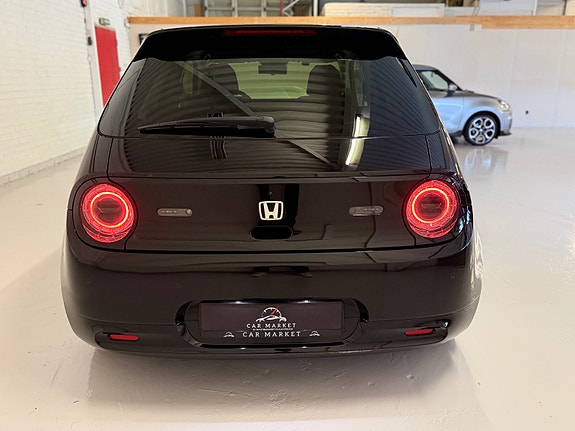 Honda e 4 of 5