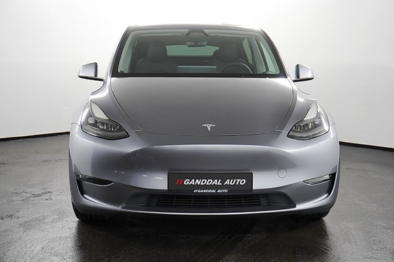 Tesla Model Y 4 of 5