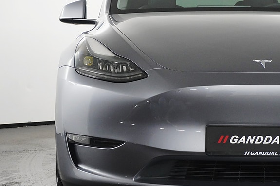 Tesla Model Y 3 of 5