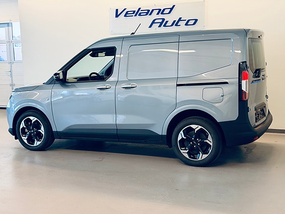 Ford E-Transit Courier 4 of 5