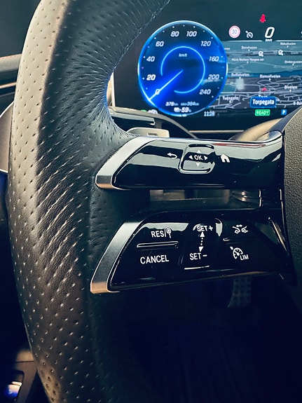 Mercedes-Benz EQE300 18 of 30