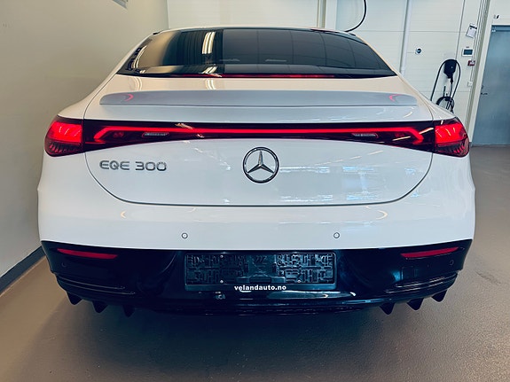 Mercedes-Benz EQE300 8 of 30
