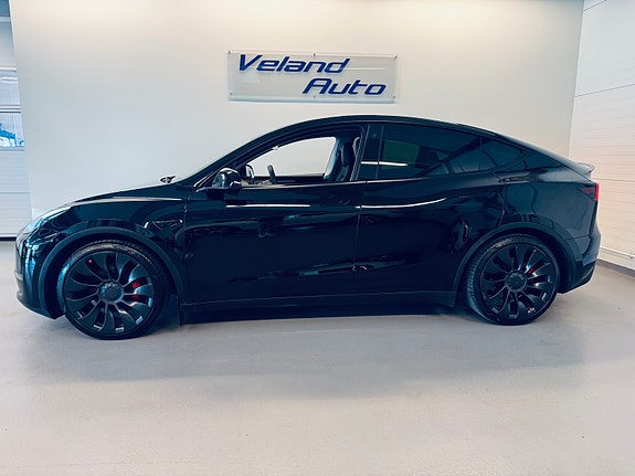 Tesla Model Y 3 of 5