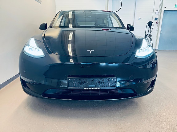 Tesla Model Y 2 of 5