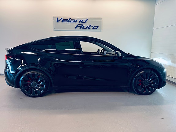 Tesla Model Y 5 of 5