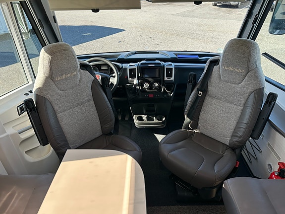 Challenger CHALLENG SIRIUS 3048 M2019 4 of 30