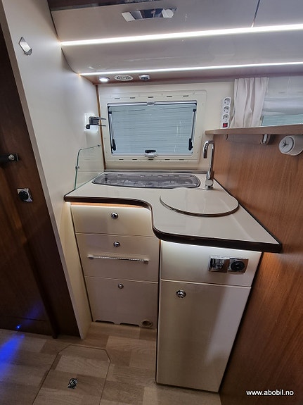 Autostar PASSION I720SUA EURO6B Unik løsning med salong bak! / Solcellepanel / 177HK 11 of 30