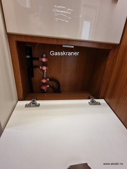 Autostar PASSION I720SUA EURO6B Unik løsning med salong bak! / Solcellepanel / 177HK 16 of 30
