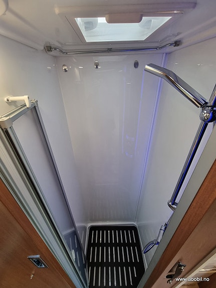 Autostar PASSION I720SUA EURO6B Unik løsning med salong bak! / Solcellepanel / 177HK 30 of 30