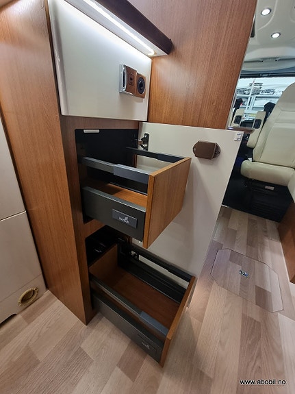 Autostar PASSION I720SUA EURO6B Unik løsning med salong bak! / Solcellepanel / 177HK 19 of 30