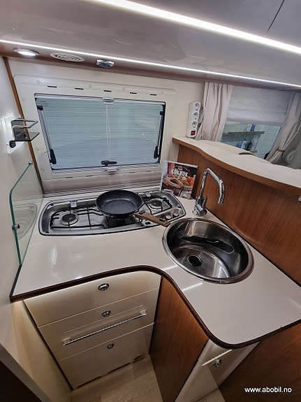 Autostar PASSION I720SUA EURO6B Unik løsning med salong bak! / Solcellepanel / 177HK 14 of 30