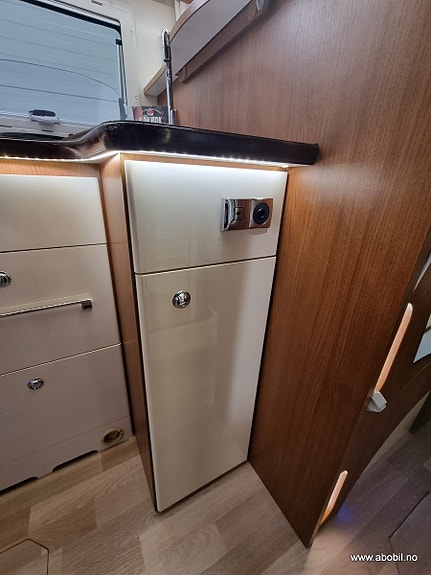 Autostar PASSION I720SUA EURO6B Unik løsning med salong bak! / Solcellepanel / 177HK 18 of 30