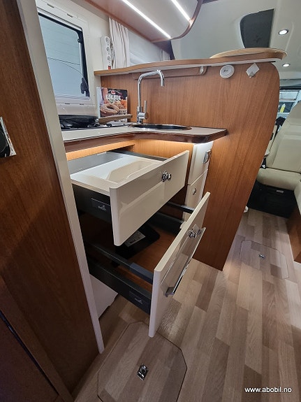 Autostar PASSION I720SUA EURO6B Unik løsning med salong bak! / Solcellepanel / 177HK 17 of 30