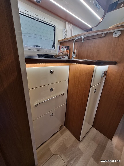 Autostar PASSION I720SUA EURO6B Unik løsning med salong bak! / Solcellepanel / 177HK 15 of 30
