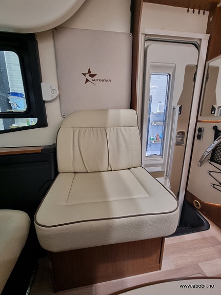 Autostar PASSION I720SUA EURO6B Unik løsning med salong bak! / Solcellepanel / 177HK 9 of 30