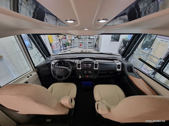 Autostar PASSION I720SUA EURO6B Unik løsning med salong bak! / Solcellepanel / 177HK 4 of 30