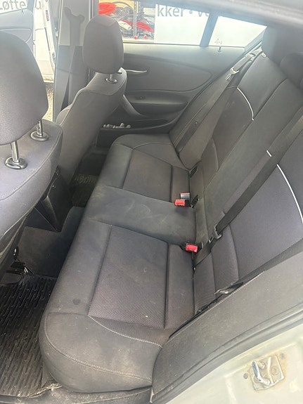 BMW 118d 13 of 14