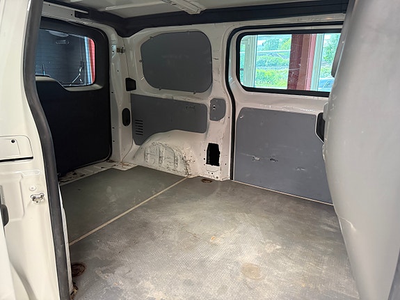 Peugeot Traveller 11 of 27