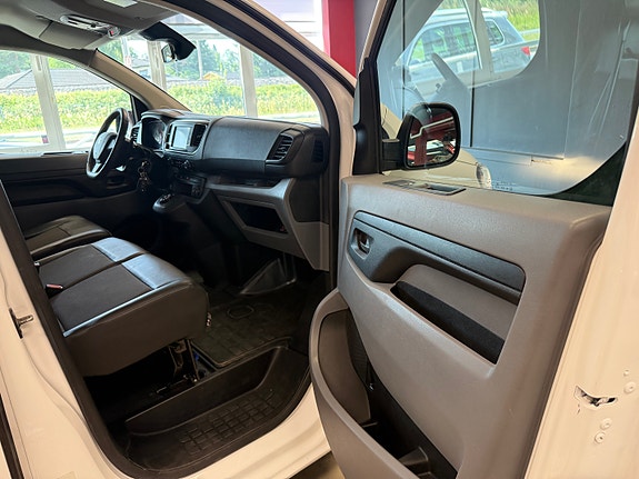Peugeot Traveller 25 of 27