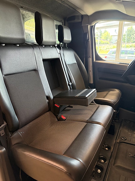 Peugeot Traveller 22 of 27