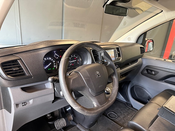 Peugeot Traveller 20 of 27
