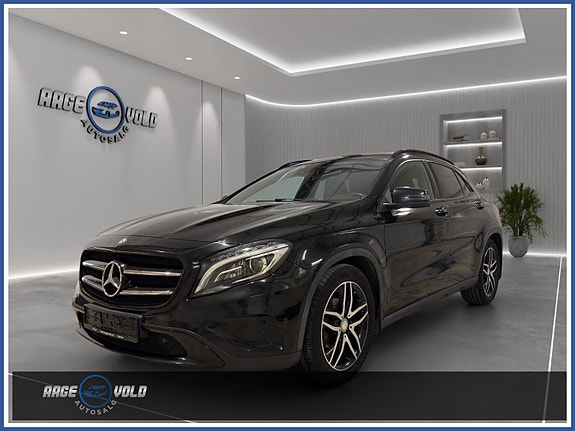 Mercedes-Benz GLA220 d 2 of 5