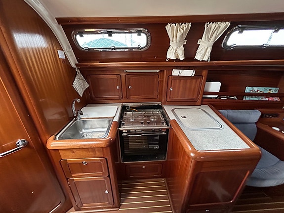 Bavaria 37 AC - Volvo Penta D2-40F (2018) - Ny Profurl, genoa ++ 17 of 30