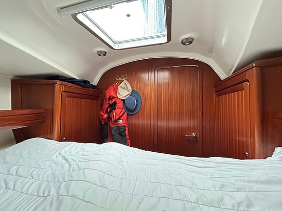 Bavaria 37 AC - Volvo Penta D2-40F (2018) - Ny Profurl, genoa ++ 24 of 30