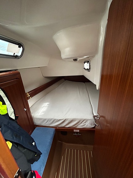 Bavaria 37 AC - Volvo Penta D2-40F (2018) - Ny Profurl, genoa ++ 26 of 30