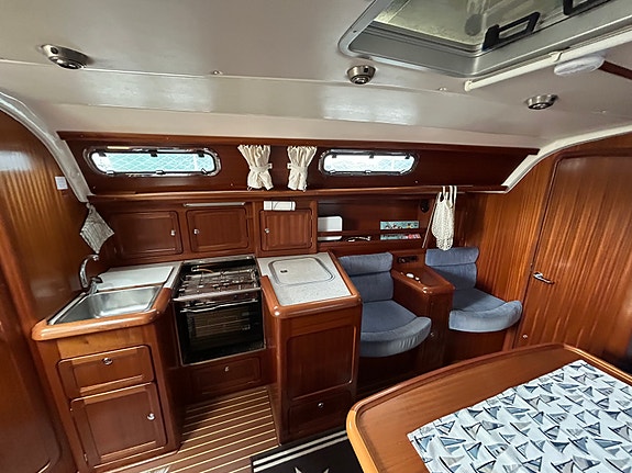 Bavaria 37 AC - Volvo Penta D2-40F (2018) - Ny Profurl, genoa ++ 18 of 30