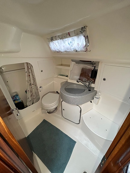 Bavaria 37 AC - Volvo Penta D2-40F (2018) - Ny Profurl, genoa ++ 19 of 30