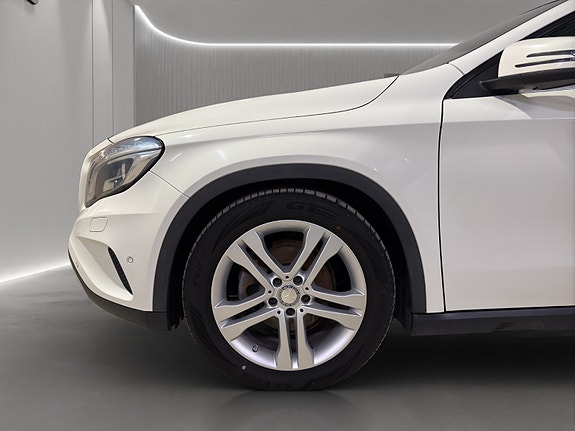 Mercedes-Benz GLA220 d 3 of 5
