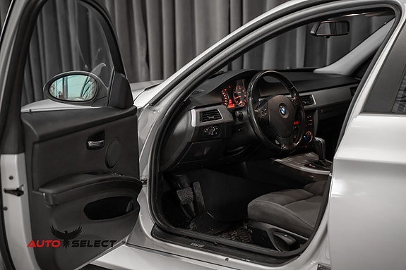 BMW 318i 19 of 30