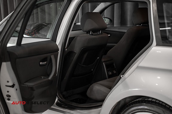 BMW 318i 14 of 30