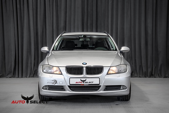 BMW 318i 4 of 30