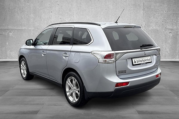Mitsubishi Outlander 2 of 5