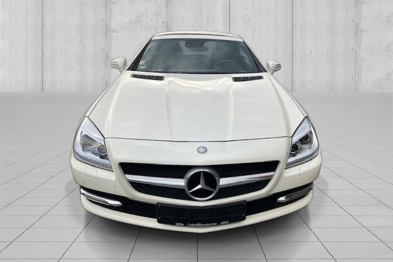 Mercedes-Benz SLK200 2 of 30